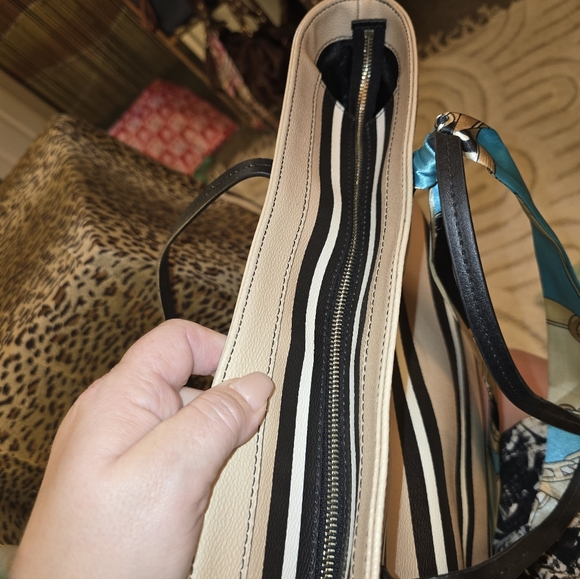 Kate Spade Large Black and Tan Striped Tote - Preloved Condition - Picture 10 of 12